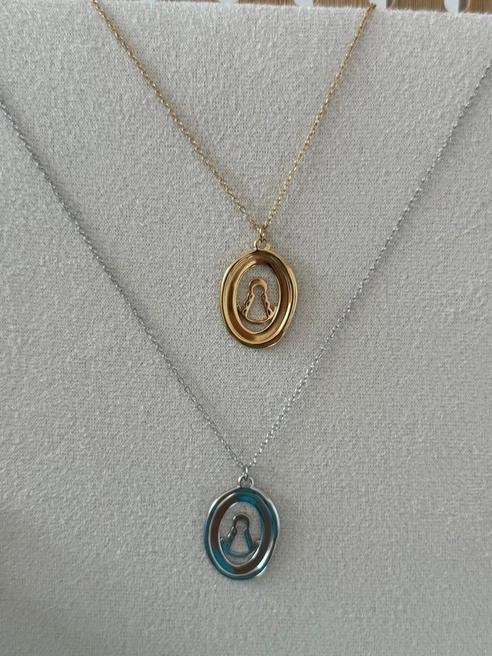 Collares óvalo Virgen del Rocío